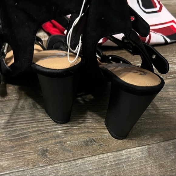 Brand new heels - Picture 3 of 3